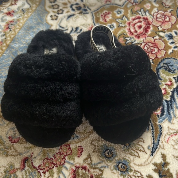 Ugg - Picture 2 of 4